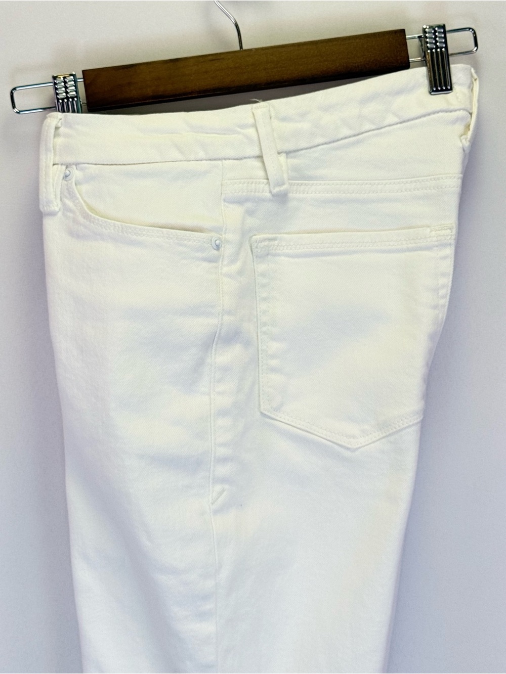 Good American Good Legs White Straight Jeans Raw Hems Women’s Size 4/27 - Picture 4 of 9